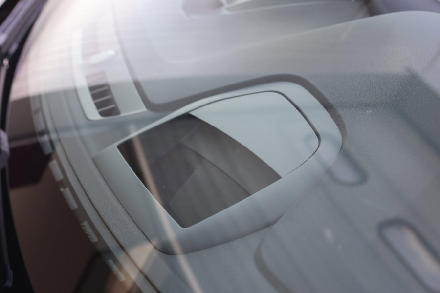 Volvo XC60 2.0 T8 Plug-in hybrid AWD Ultra Black Edition *B&W*Pano*Massage*Luchtvering*