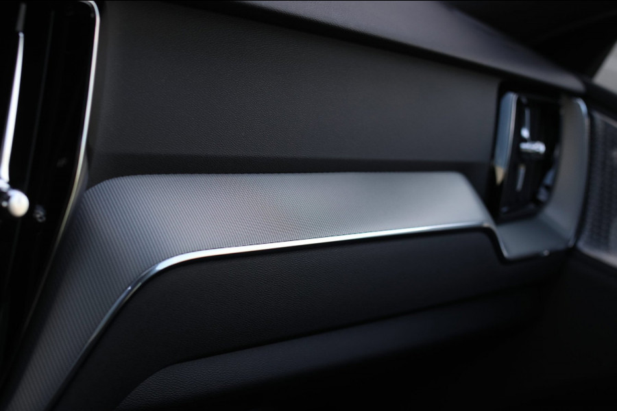 Volvo XC60 2.0 T8 Plug-in hybrid AWD Ultra Black Edition *B&W*Pano*Massage*Luchtvering*