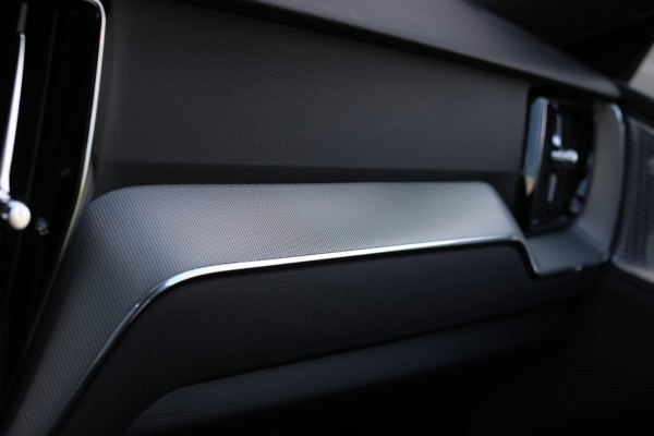 Volvo XC60 2.0 T8 Plug-in hybrid AWD Ultra Black Edition *B&W*Pano*Massage*Luchtvering*