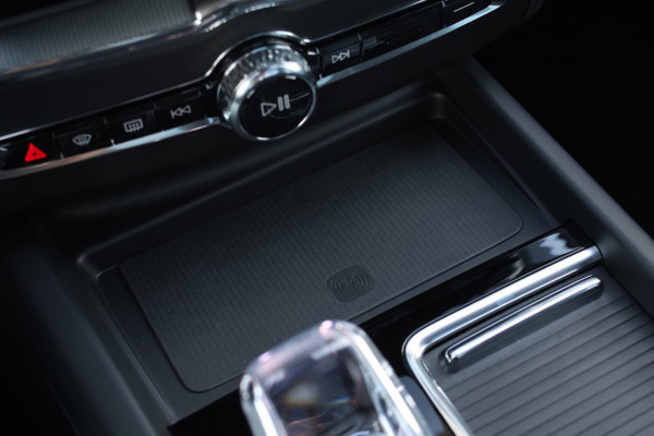 Volvo XC60 2.0 T8 Plug-in hybrid AWD Ultra Black Edition *B&W*Pano*Massage*Luchtvering*