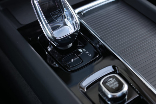 Volvo XC60 2.0 T8 Plug-in hybrid AWD Ultra Black Edition *B&W*Pano*Massage*Luchtvering*
