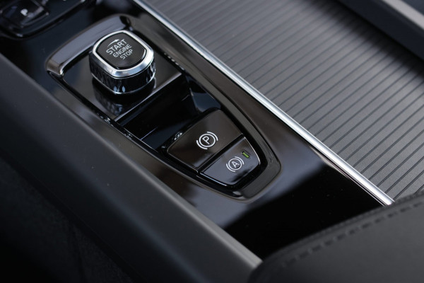 Volvo XC60 2.0 T8 Plug-in hybrid AWD Ultra Black Edition *B&W*Pano*Massage*Luchtvering*