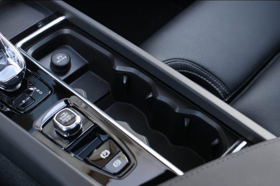 Volvo XC60 2.0 T8 Plug-in hybrid AWD Ultra Black Edition *B&W*Pano*Massage*Luchtvering*