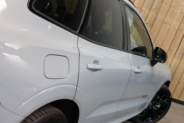 Volvo XC60 2.0 T8 Plug-in hybrid AWD Ultra Black Edition *B&W*Pano*Massage*Luchtvering*