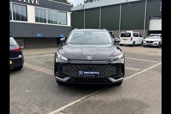 MG MG HS PHEV 1.5 Luxury PLUG-IN HYBRIDE | 272 PK | NIEUWE AUTO | >1.000 KM TOTAAL BEREIK | 1E REGISTRATIE 03-2026 | 360° CAMERA | ELEKTRISCHE ACHTERKLEP | 7 JAAR MG GARANTIE T/M 2033 | APPLE CARPLAY | ANDROID AUTO | STOELVERWARMING | FULL LED | ELEKTRISCHE STOELEN