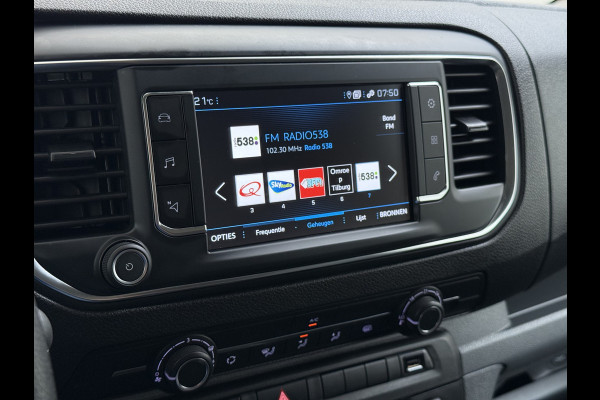 Peugeot Expert 1.5HDI 100PK L2 3-Persoons LIFT Euro 6 360°Camera Airco Apple Carplay Android Auto Navi Cruise Control Bluetooth Regen-Lichtsensor Betonplex Vloer Wandbetimmering Schuifdeur 1e Eigenaar Dealeronderhouden Origineel Nederlandse Auto