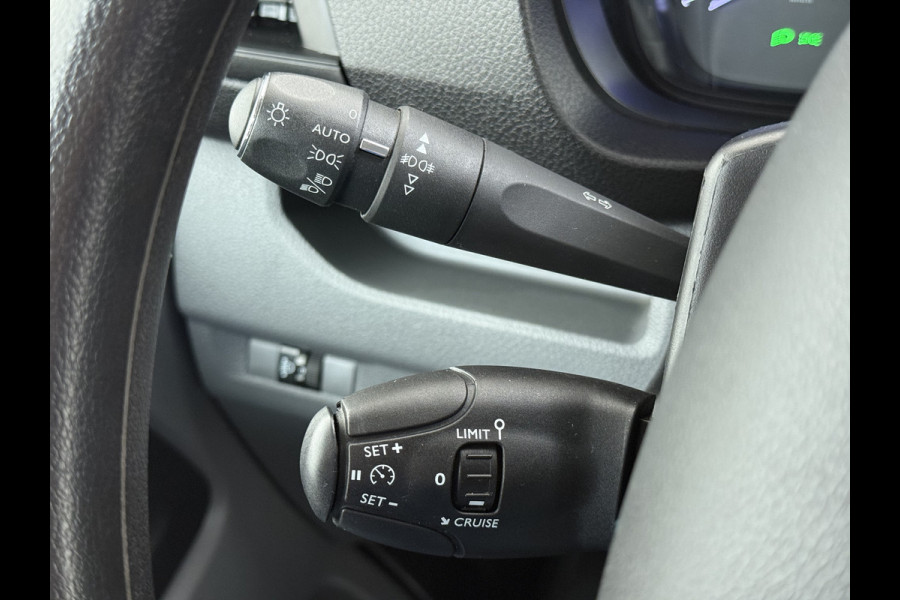 Peugeot Expert 1.5HDI 100PK L2 3-Persoons LIFT Euro 6 360°Camera Airco Apple Carplay Android Auto Navi Cruise Control Bluetooth Regen-Lichtsensor Betonplex Vloer Wandbetimmering Schuifdeur 1e Eigenaar Dealeronderhouden Origineel Nederlandse Auto