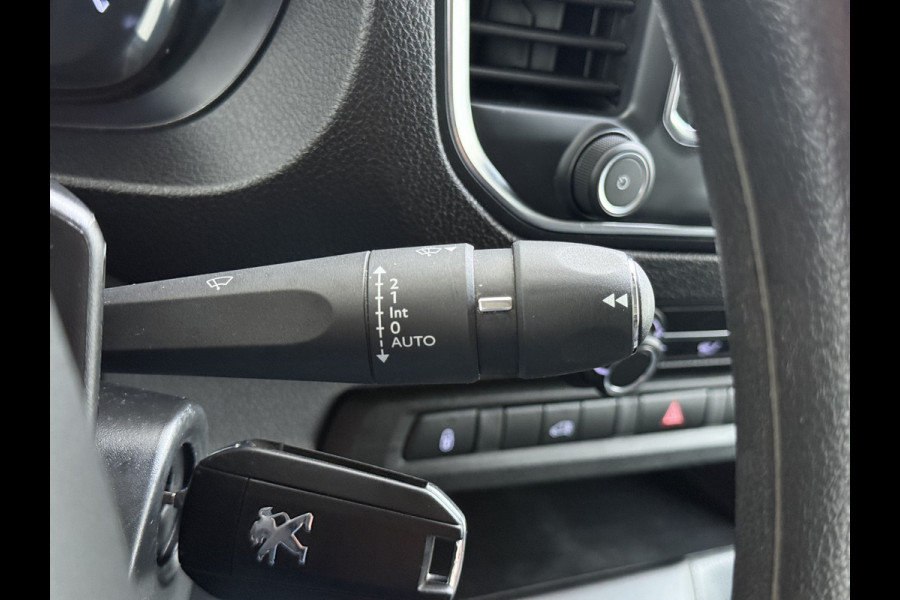 Peugeot Expert 1.5HDI 100PK L2 3-Persoons LIFT Euro 6 360°Camera Airco Apple Carplay Android Auto Navi Cruise Control Bluetooth Regen-Lichtsensor Betonplex Vloer Wandbetimmering Schuifdeur 1e Eigenaar Dealeronderhouden Origineel Nederlandse Auto