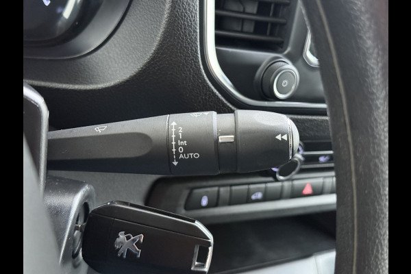 Peugeot Expert 1.5HDI 100PK L2 3-Persoons LIFT Euro 6 360°Camera Airco Apple Carplay Android Auto Navi Cruise Control Bluetooth Regen-Lichtsensor Betonplex Vloer Wandbetimmering Schuifdeur 1e Eigenaar Dealeronderhouden Origineel Nederlandse Auto