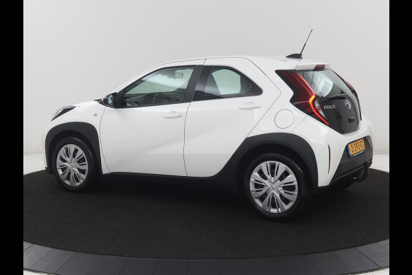 Toyota Aygo X 1.0 VVT-i MT Play | Cruise control | Carplay | Trekhaak | Airco | Camera | DAB | Lane assist | Lederen stuurwiel |