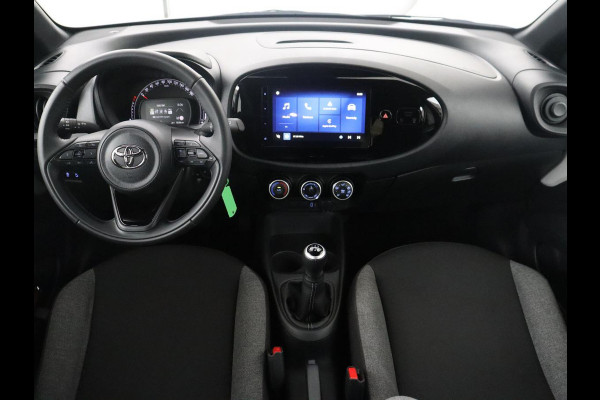Toyota Aygo X 1.0 VVT-i MT Play | Cruise control | Carplay | Trekhaak | Airco | Camera | DAB | Lane assist | Lederen stuurwiel |