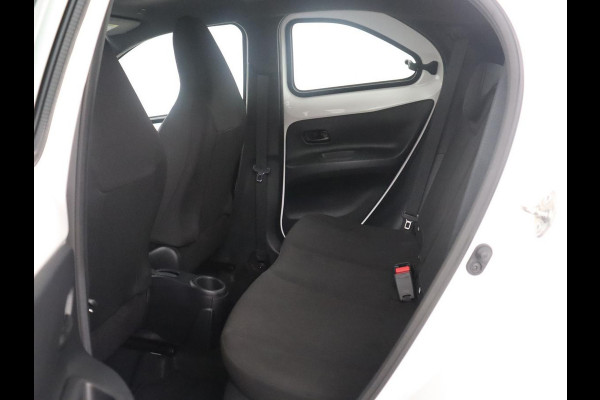Toyota Aygo X 1.0 VVT-i MT Play | Cruise control | Carplay | Trekhaak | Airco | Camera | DAB | Lane assist | Lederen stuurwiel |