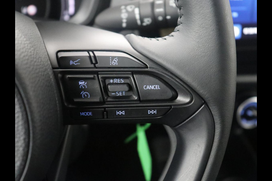 Toyota Aygo X 1.0 VVT-i MT Play | Cruise control | Carplay | Trekhaak | Airco | Camera | DAB | Lane assist | Lederen stuurwiel |