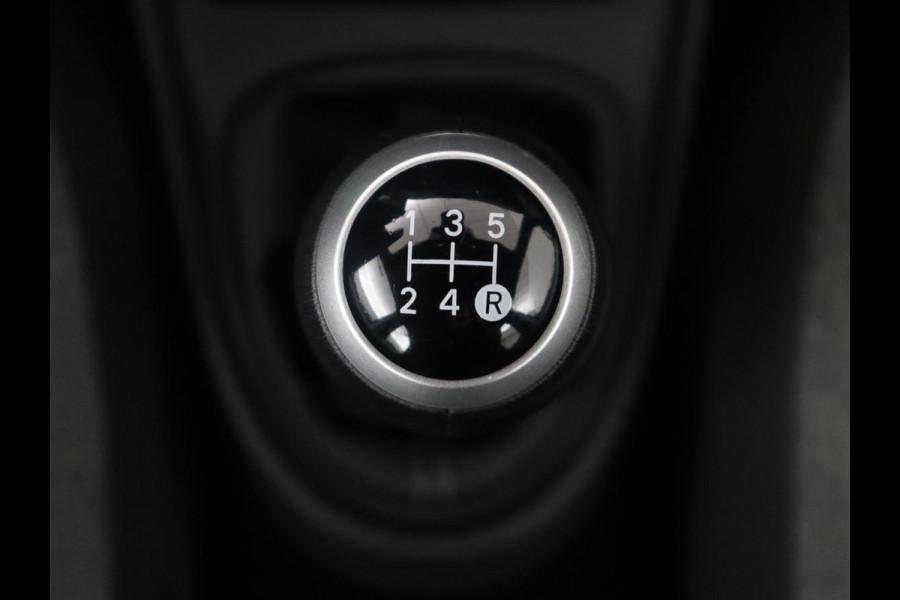 Toyota Aygo X 1.0 VVT-i MT Play | Cruise control | Carplay | Trekhaak | Airco | Camera | DAB | Lane assist | Lederen stuurwiel |
