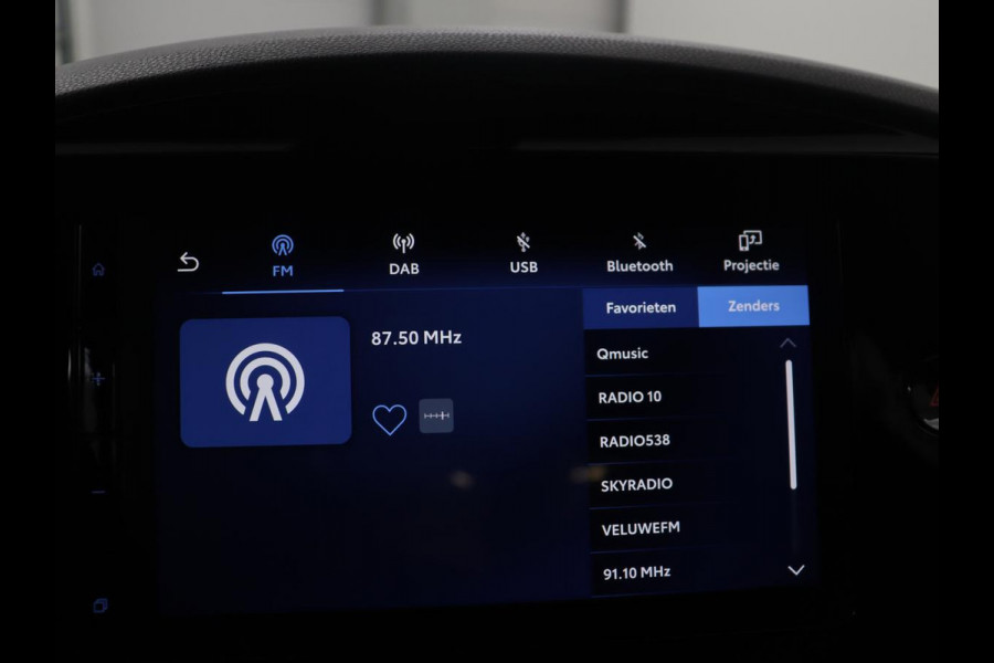 Toyota Aygo X 1.0 VVT-i MT Play | Cruise control | Carplay | Trekhaak | Airco | Camera | DAB | Lane assist | Lederen stuurwiel |
