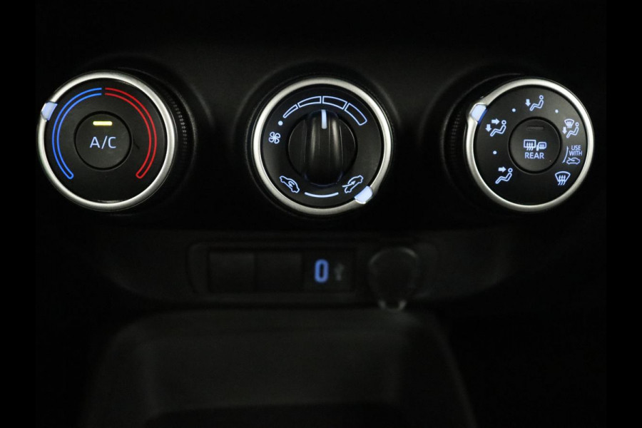 Toyota Aygo X 1.0 VVT-i MT Play | Cruise control | Carplay | Trekhaak | Airco | Camera | DAB | Lane assist | Lederen stuurwiel |
