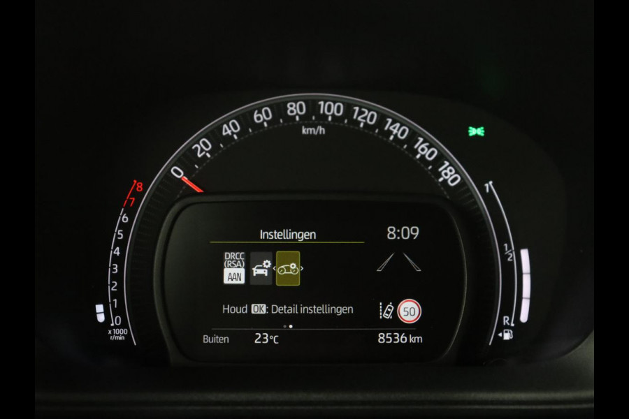 Toyota Aygo X 1.0 VVT-i MT Play | Cruise control | Carplay | Trekhaak | Airco | Camera | DAB | Lane assist | Lederen stuurwiel |