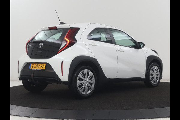 Toyota Aygo X 1.0 VVT-i MT Play | Cruise control | Carplay | Trekhaak | Airco | Camera | DAB | Lane assist | Lederen stuurwiel |