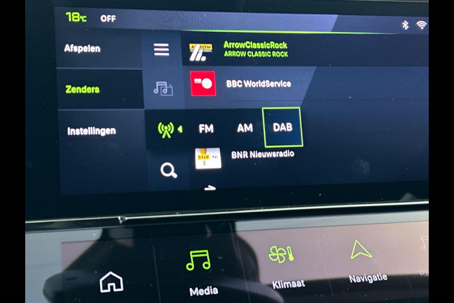 Peugeot 408 1.2 PureTech Allure Pack 130pk Automaat Comfort Pakket Ergo comfort stoel Electrische stoelverstelling lichtmetalen velgen stoelverwarming Camera Navigatie Climate Control Dab Led Parkeer sensoren