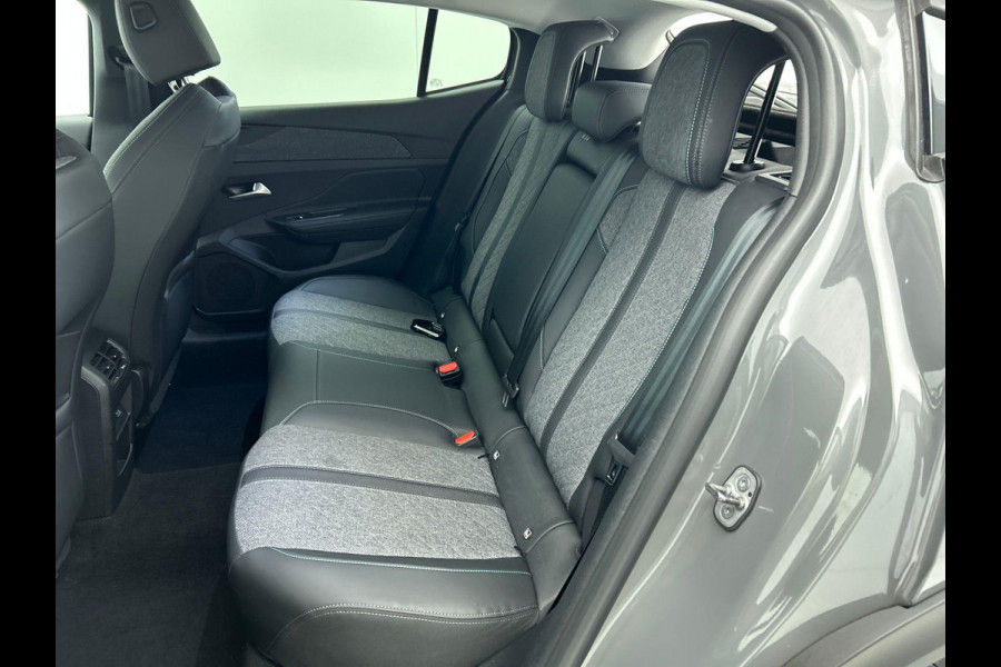 Peugeot 408 1.2 PureTech Allure Pack 130pk Automaat Comfort Pakket Ergo comfort stoel Electrische stoelverstelling lichtmetalen velgen stoelverwarming Camera Navigatie Climate Control Dab Led Parkeer sensoren