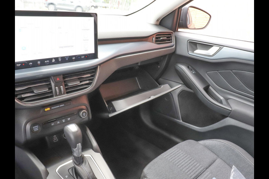 Ford Focus 1.0 EcoBoost 155pk Automaat Active X Ford Focus 1.0 EcoBoost 155pk Hybrid Automaat Active X Navigatie Climate Control Camera Parkeer sensoren B&O Dab Lichtmetalen velgen