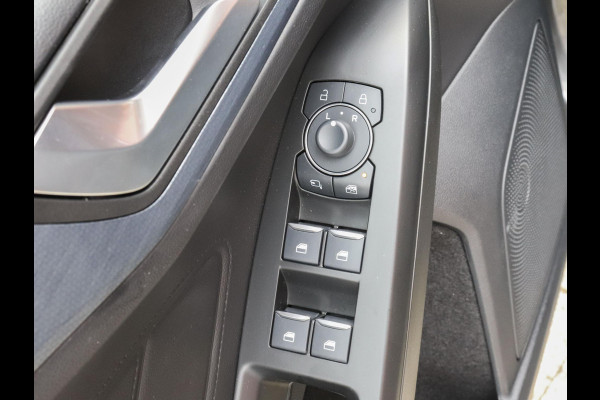 Ford Focus 1.0 EcoBoost 155pk Automaat Active X Ford Focus 1.0 EcoBoost 155pk Hybrid Automaat Active X Navigatie Climate Control Camera Parkeer sensoren B&O Dab Lichtmetalen velgen