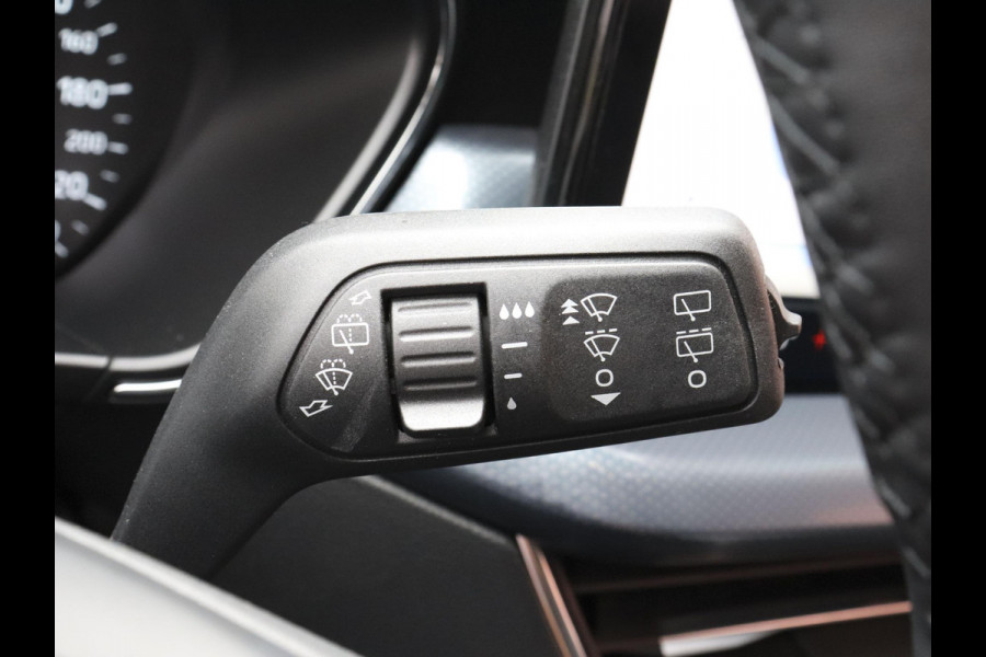 Ford Focus 1.0 EcoBoost 155pk Automaat Active X Ford Focus 1.0 EcoBoost 155pk Hybrid Automaat Active X Navigatie Climate Control Camera Parkeer sensoren B&O Dab Lichtmetalen velgen
