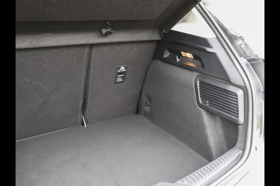 Ford Focus 1.0 EcoBoost 155pk Automaat Active X Ford Focus 1.0 EcoBoost 155pk Hybrid Automaat Active X Navigatie Climate Control Camera Parkeer sensoren B&O Dab Lichtmetalen velgen