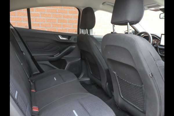 Ford Focus 1.0 EcoBoost 155pk Automaat Active X Ford Focus 1.0 EcoBoost 155pk Hybrid Automaat Active X Navigatie Climate Control Camera Parkeer sensoren B&O Dab Lichtmetalen velgen