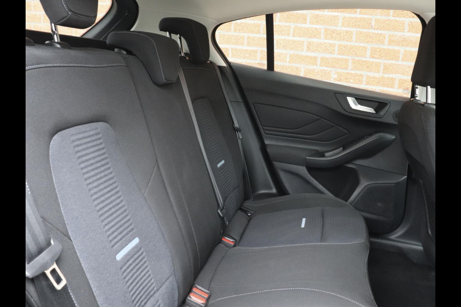 Ford Focus 1.0 EcoBoost 155pk Automaat Active X Ford Focus 1.0 EcoBoost 155pk Hybrid Automaat Active X Navigatie Climate Control Camera Parkeer sensoren B&O Dab Lichtmetalen velgen