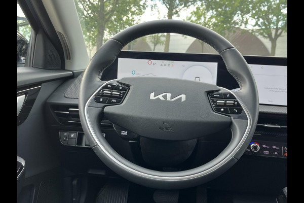 Kia Ev6 Light 77.4 kWh SOH 100% | 3.000KM UNIEKE KM-STAND | KIA DEALER ONDERHOUDEN | 1E EIGENAAR | LEDEREN BEKLEDING | CAMERA | ADAPTIVE CRUISE | KIA GARANTIE TOT 10-2030 | BTW VERREKENBAAR