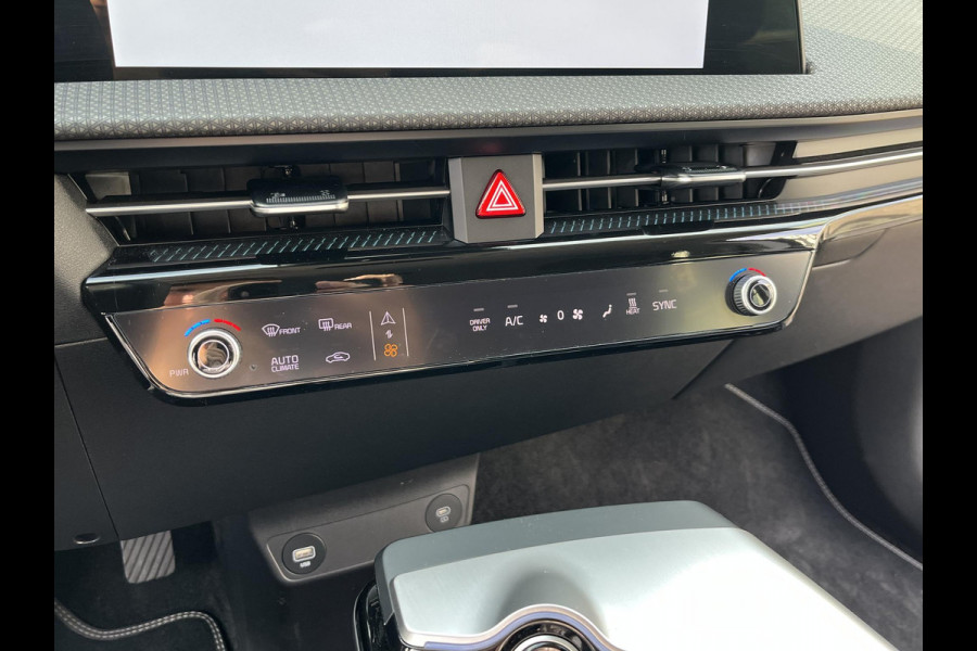 Kia Ev6 Light 77.4 kWh SOH 100% | 3.000KM UNIEKE KM-STAND | KIA DEALER ONDERHOUDEN | 1E EIGENAAR | LEDEREN BEKLEDING | CAMERA | ADAPTIVE CRUISE | KIA GARANTIE TOT 10-2030 | BTW VERREKENBAAR