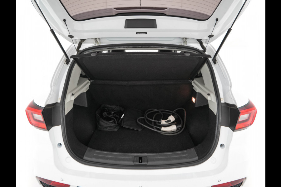 MG ZS EV Luxury 45 kWh {SoH-87%} (INCL-BTW) Aut. *PANO | LEATHER | CCS-FASTLOADER | KEYLESS | NAVI-FULLMAP | ADAPTIVE-CRUISE | CAMERA | HEATED-SPORTSEATS | CARPLAY | BLINDSPOT | DAB | LANE-ASSIST | 17''ALU*
