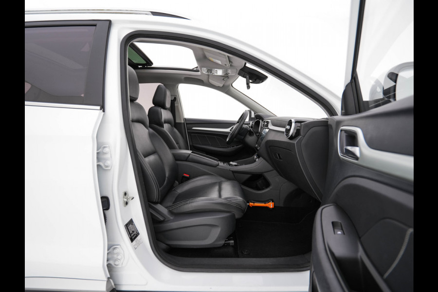 MG ZS EV Luxury 45 kWh {SoH-87%} (INCL-BTW) Aut. *PANO | LEATHER | CCS-FASTLOADER | KEYLESS | NAVI-FULLMAP | ADAPTIVE-CRUISE | CAMERA | HEATED-SPORTSEATS | CARPLAY | BLINDSPOT | DAB | LANE-ASSIST | 17''ALU*
