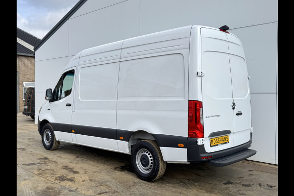 Mercedes-Benz eSprinter 314 Pro 81kWh Nieuw model! 313km WLTP 2000kg Trekvermogen L2 115kw Snelladen Adaptieve Cruise Widescreen Camera