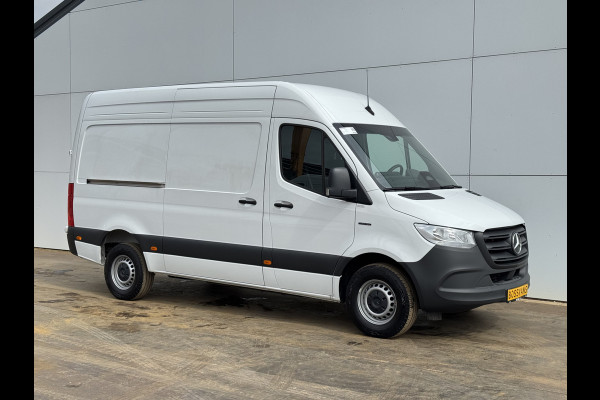 Mercedes-Benz eSprinter 314 Pro 81kWh Nieuw model! 313km WLTP 2000kg Trekvermogen L2 115kw Snelladen Adaptieve Cruise Widescreen Camera