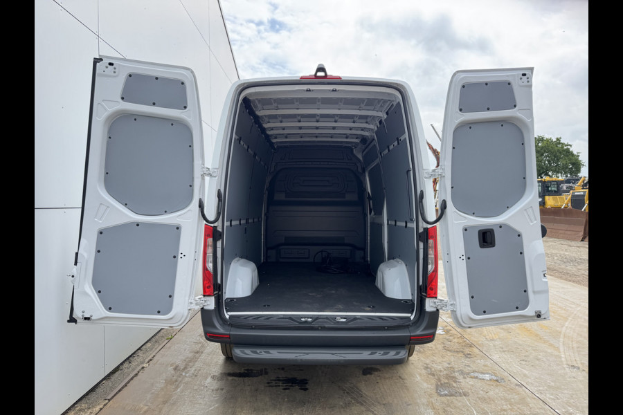 Mercedes-Benz eSprinter 314 Pro 81kWh Nieuw model! 313km WLTP 2000kg Trekvermogen L2 115kw Snelladen Adaptieve Cruise Widescreen Camera