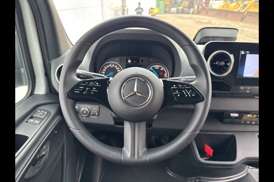 Mercedes-Benz eSprinter 314 Pro 81kWh Nieuw model! 313km WLTP 2000kg Trekvermogen L2 115kw Snelladen Adaptieve Cruise Widescreen Camera