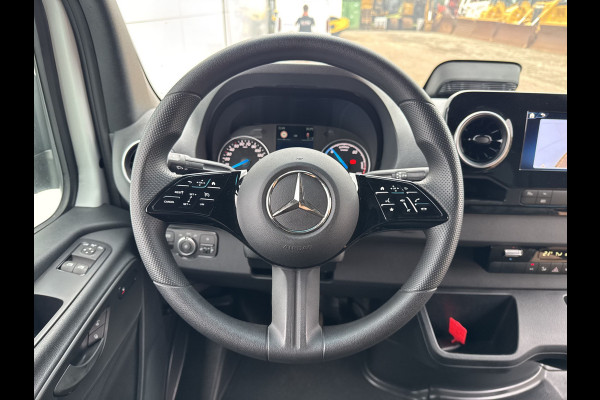 Mercedes-Benz eSprinter 314 Pro 81kWh Nieuw model! 313km WLTP 2000kg Trekvermogen L2 115kw Snelladen Adaptieve Cruise Widescreen Camera