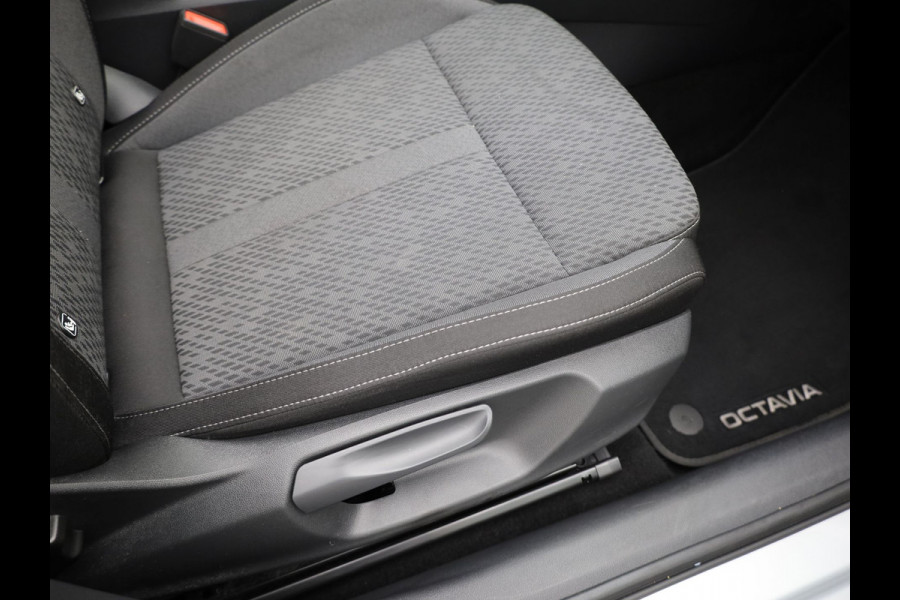 Škoda Octavia Combi 1.0 TSI Business Edition Plus | Panodak | Trekhaak elk. wegkl. | Camera | Elk. A-klep | Prijs Rijklaar!!
