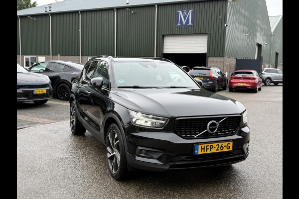 Volvo XC40 1.5 T5 Recharge R-Design 20 INCH | LEDEREN BEKLEDING | ELEKTRISCHE TREKHAAK | CAMERA | STOEL + STUURVERWARMING | ELEKTRISCHE ACHTERKLEP | ONDERHOUD GEHAD | ALL-IN PRIJS INCL. 12 MND BOVAG GARANTIE