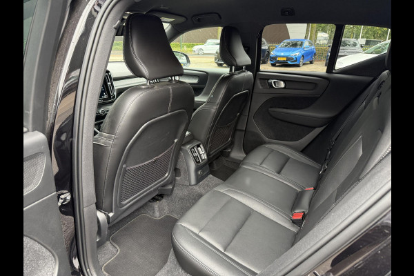 Volvo XC40 1.5 T5 Recharge R-Design 20 INCH | LEDEREN BEKLEDING | ELEKTRISCHE TREKHAAK | CAMERA | STOEL + STUURVERWARMING | ELEKTRISCHE ACHTERKLEP | ONDERHOUD GEHAD | ALL-IN PRIJS INCL. 12 MND BOVAG GARANTIE