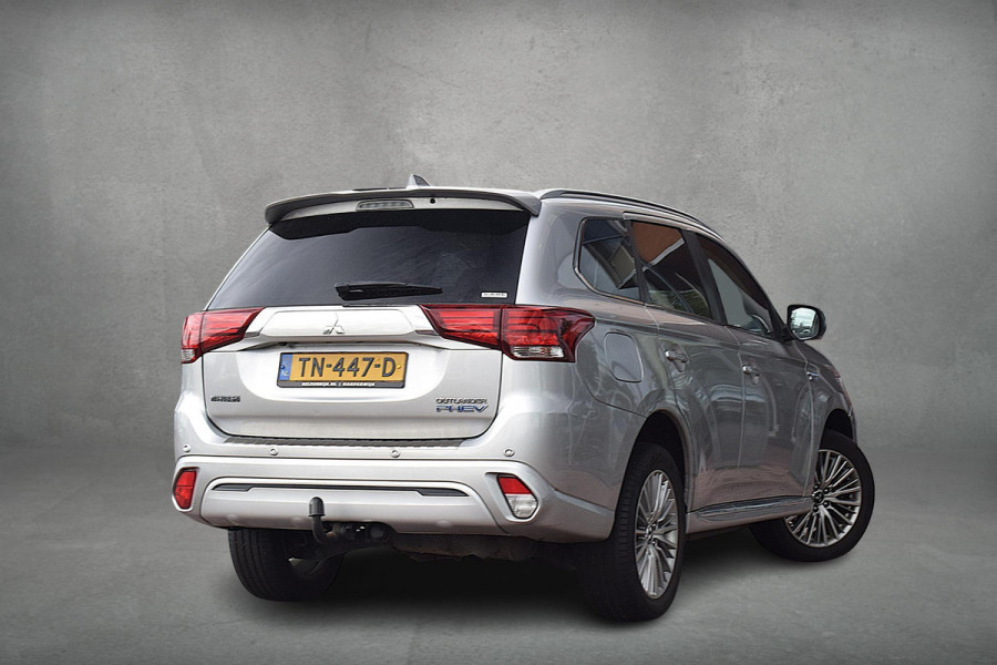 Mitsubishi Outlander 2.4 PHEV Intense+ | Trekhaak | Schuifdak | Half Leer | Stuur- en Stoelverwarming