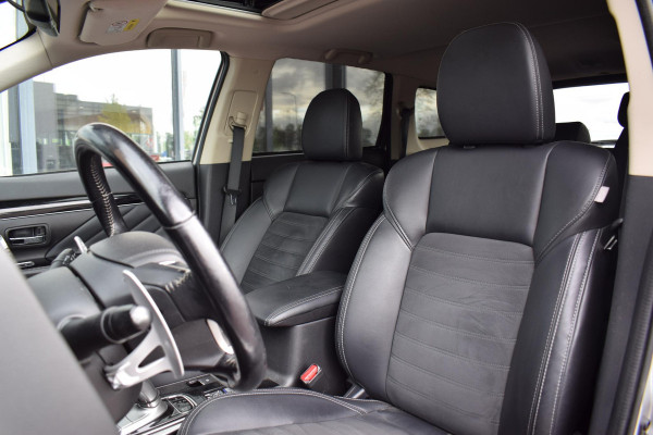 Mitsubishi Outlander 2.4 PHEV Intense+ | Trekhaak | Schuifdak | Half Leer | Stuur- en Stoelverwarming