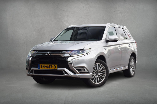 Mitsubishi Outlander 2.4 PHEV Intense+ | Trekhaak | Schuifdak | Half Leer | Stuur- en Stoelverwarming