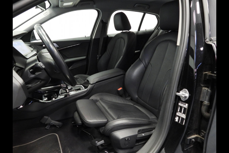 BMW 1-serie 118i Aut. Intro Sport Line VOL LEER/NAVI/CAMERA/LED/18"LMV!