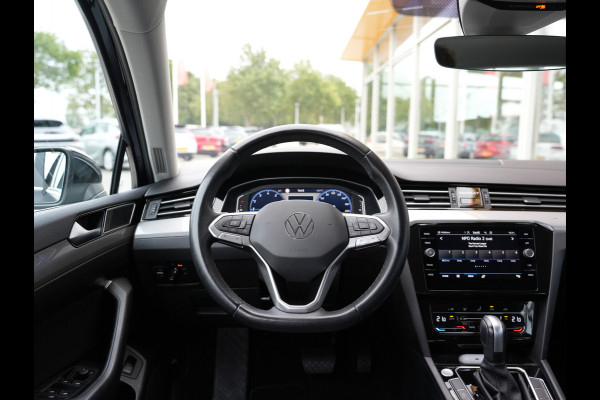 Volkswagen Passat Variant 1.5 TSI Business | Voorruit verwarmbaar en warmtewerend | LED | Draadloze telefoonlader |