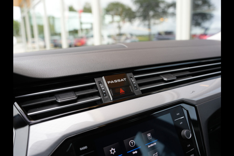 Volkswagen Passat Variant 1.5 TSI Business | Voorruit verwarmbaar en warmtewerend | LED | Draadloze telefoonlader |