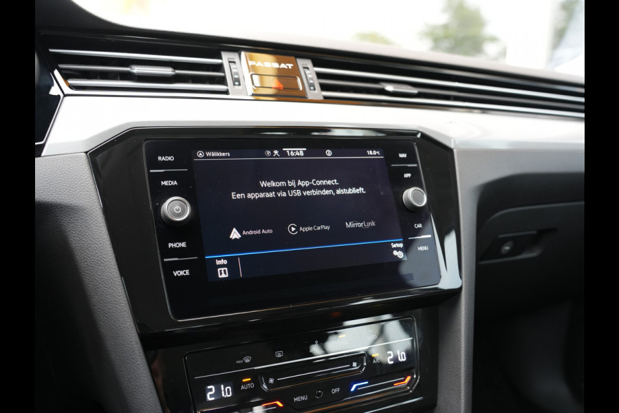 Volkswagen Passat Variant 1.5 TSI Business | Voorruit verwarmbaar en warmtewerend | LED | Draadloze telefoonlader |