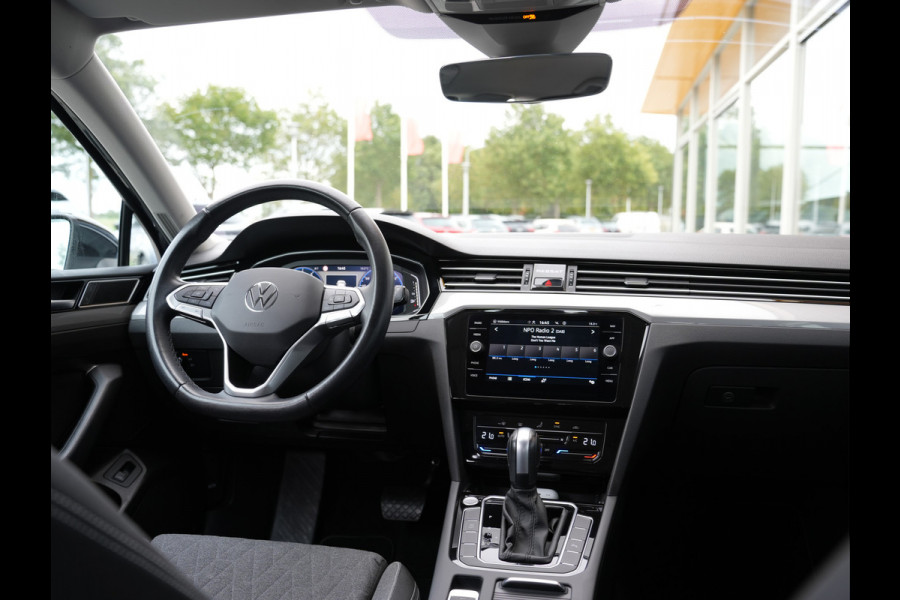 Volkswagen Passat Variant 1.5 TSI Business | Voorruit verwarmbaar en warmtewerend | LED | Draadloze telefoonlader |